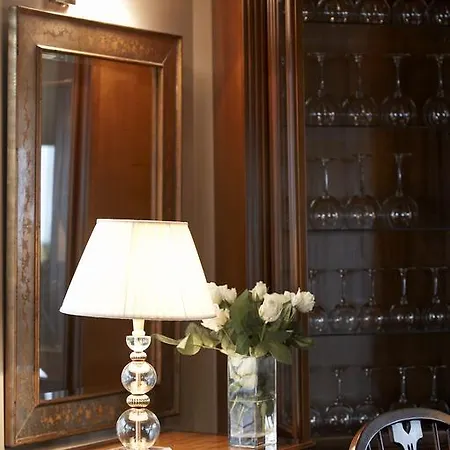 Aegli מלון אראחובה